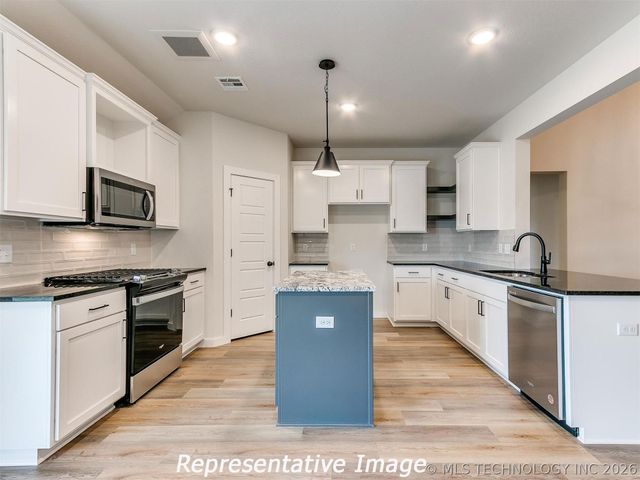 7617 E 89th Street North, Owasso, OK 74055