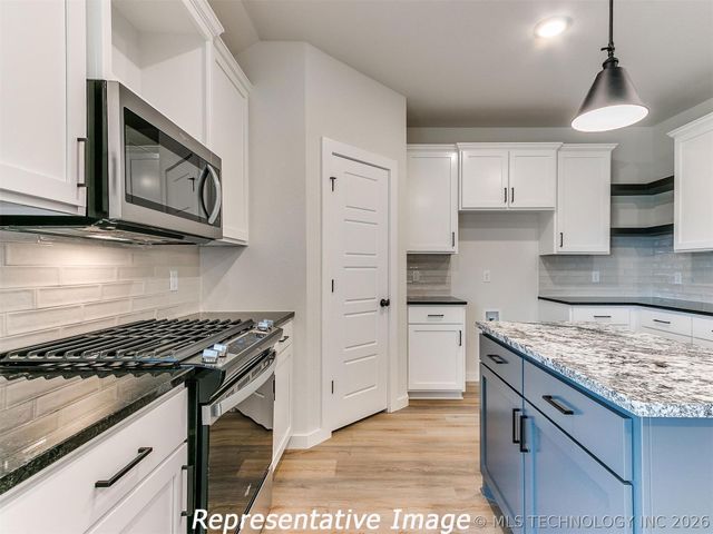 7617 E 89th Street North, Owasso, OK 74055