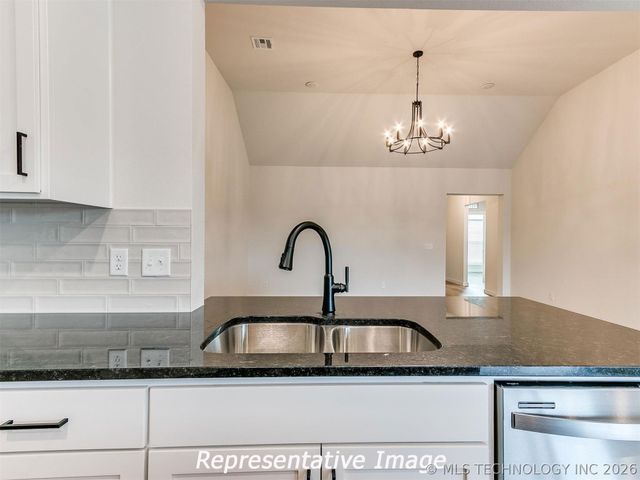 7617 E 89th Street North, Owasso, OK 74055
