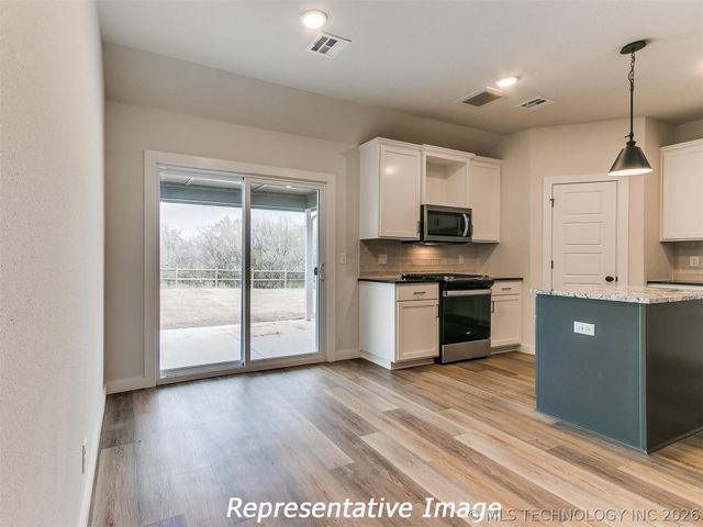 7617 E 89th Street North, Owasso, OK 74055