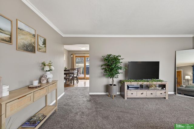 9253 Tomahawk Boulevard, Omaha, NE 68134