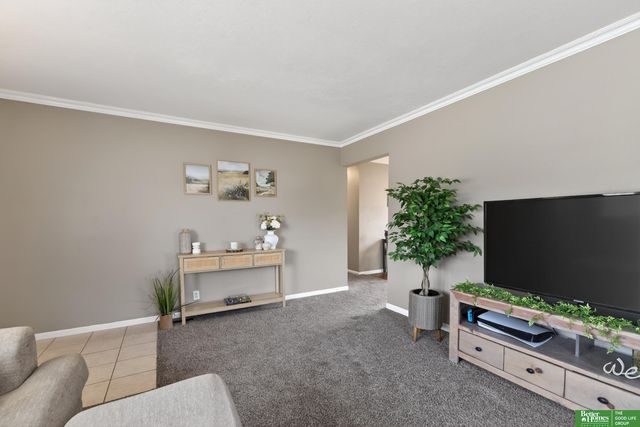 9253 Tomahawk Boulevard, Omaha, NE 68134