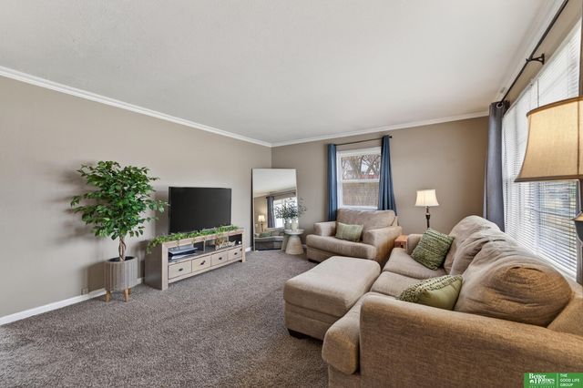 9253 Tomahawk Boulevard, Omaha, NE 68134