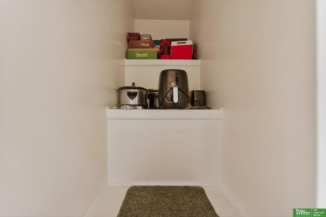 9253 Tomahawk Boulevard, Omaha, NE 68134