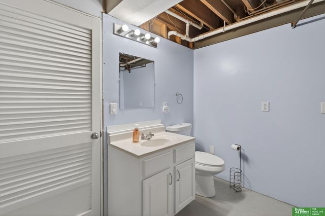 9253 Tomahawk Boulevard, Omaha, NE 68134