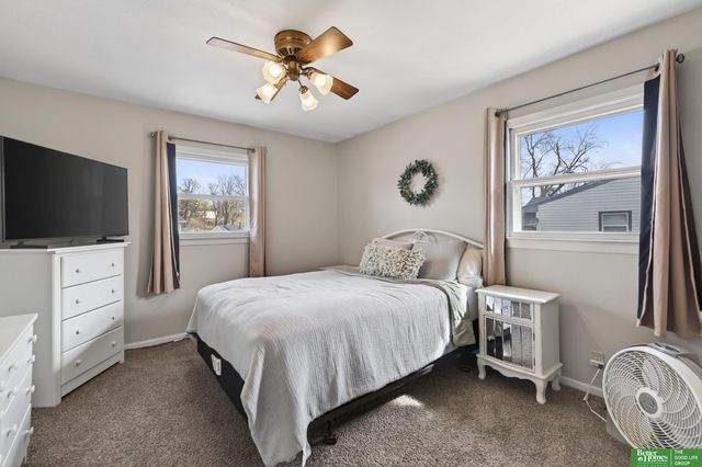 9253 Tomahawk Boulevard, Omaha, NE 68134