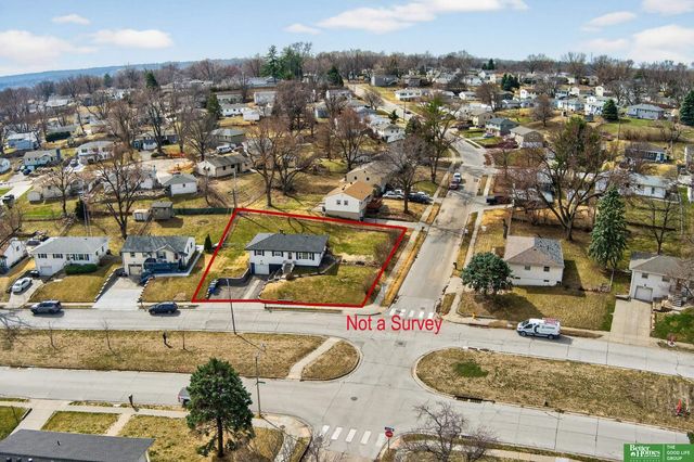 9253 Tomahawk Boulevard, Omaha, NE 68134