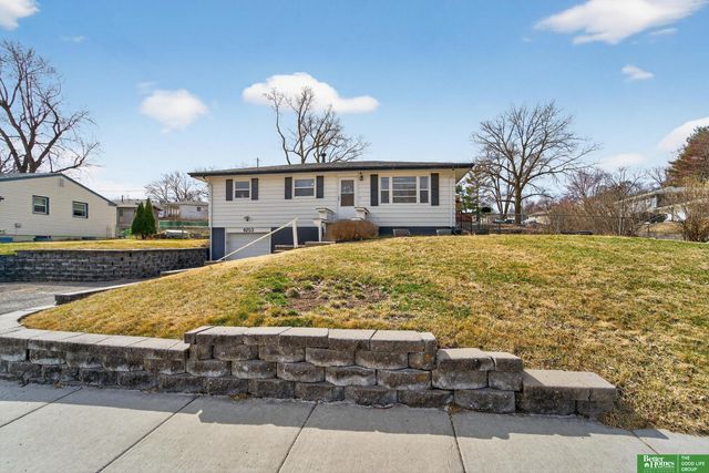 9253 Tomahawk Boulevard, Omaha, NE 68134