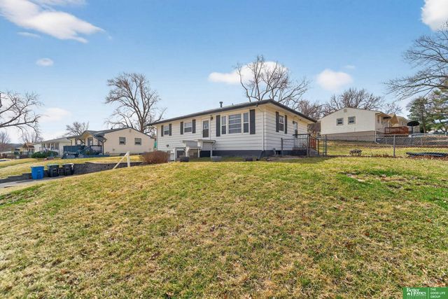 9253 Tomahawk Boulevard, Omaha, NE 68134