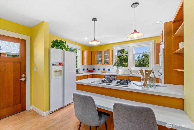 943 NW 60th Street, Seattle, WA 98107