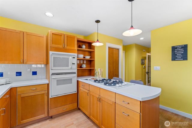 943 NW 60th Street, Seattle, WA 98107