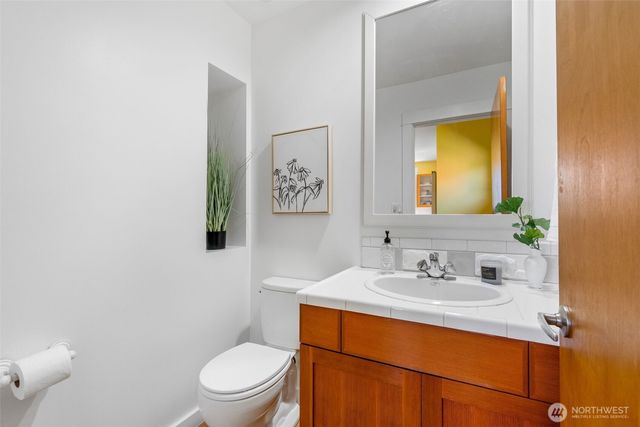 943 NW 60th Street, Seattle, WA 98107