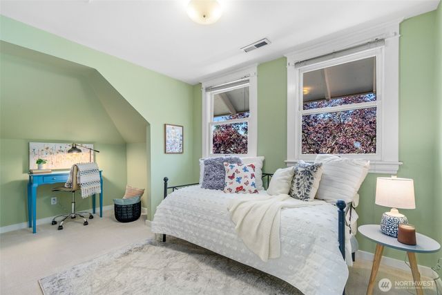 943 NW 60th Street, Seattle, WA 98107