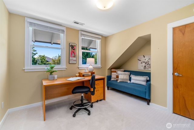 943 NW 60th Street, Seattle, WA 98107