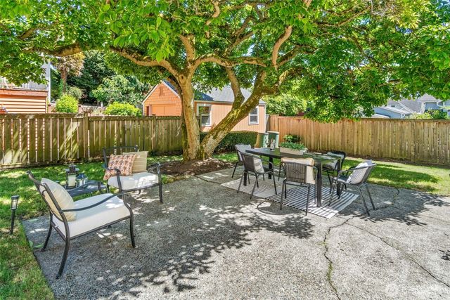 943 NW 60th Street, Seattle, WA 98107