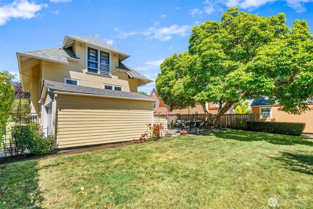 943 NW 60th Street, Seattle, WA 98107