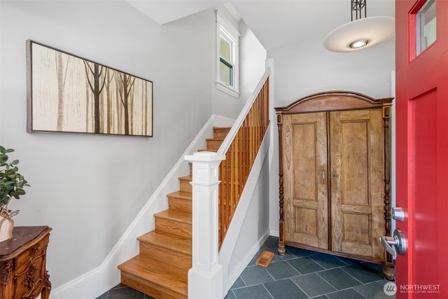 943 NW 60th Street, Seattle, WA 98107