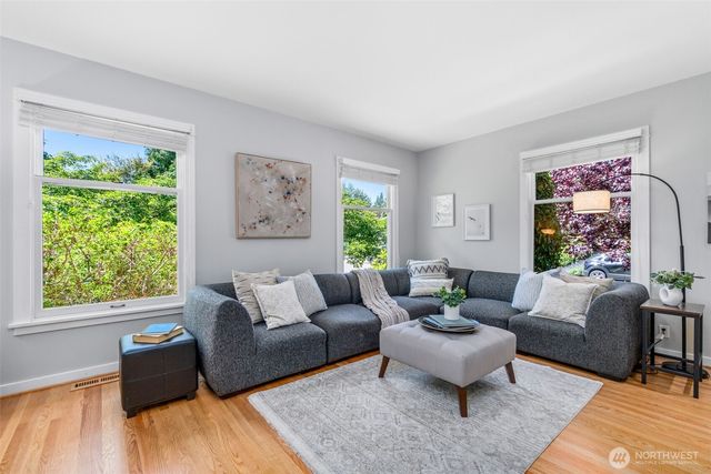 943 NW 60th Street, Seattle, WA 98107