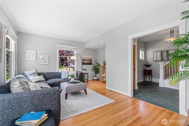 943 NW 60th Street, Seattle, WA 98107