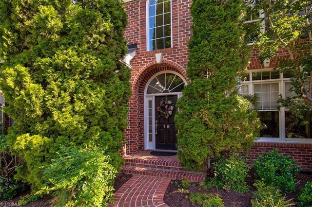 19 Middlefield Court, Greensboro, NC 27455