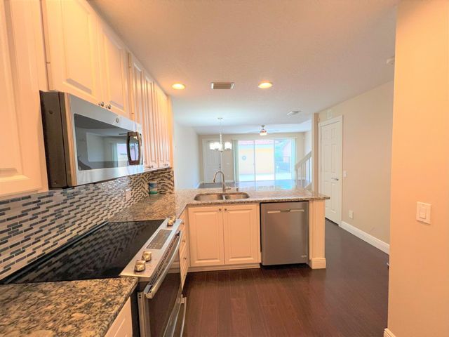 3368 Greenway Drive, Jupiter, FL 33458