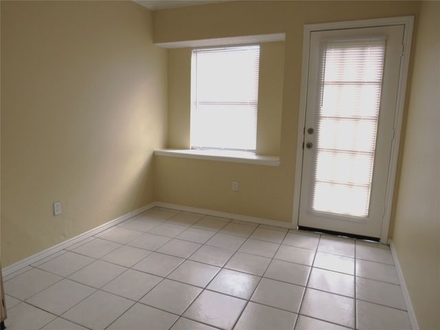 6034 Maple Leaf Drive, Arlington, TX 76017