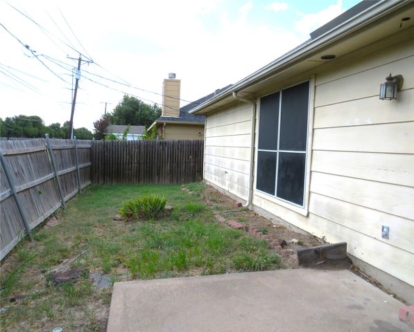 6034 Maple Leaf Drive, Arlington, TX 76017