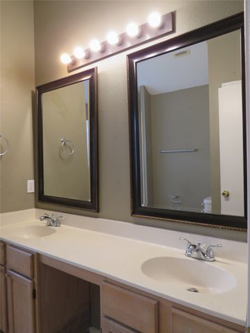 6034 Maple Leaf Drive, Arlington, TX 76017