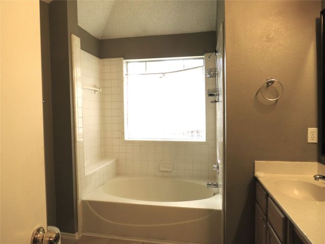 6034 Maple Leaf Drive, Arlington, TX 76017