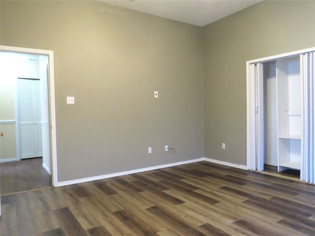 6034 Maple Leaf Drive, Arlington, TX 76017