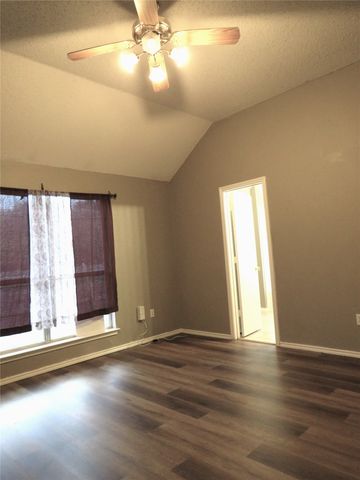 6034 Maple Leaf Drive, Arlington, TX 76017