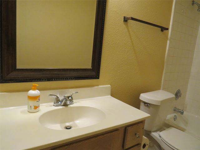 6034 Maple Leaf Drive, Arlington, TX 76017