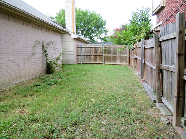 6034 Maple Leaf Drive, Arlington, TX 76017