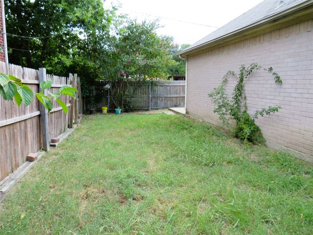 6034 Maple Leaf Drive, Arlington, TX 76017