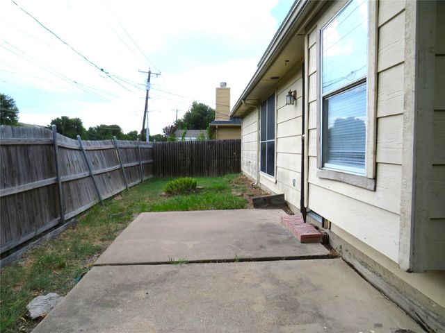 6034 Maple Leaf Drive, Arlington, TX 76017