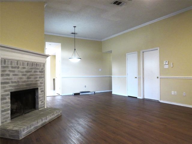 6034 Maple Leaf Drive, Arlington, TX 76017