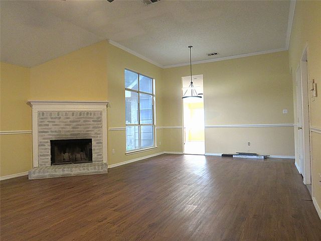 6034 Maple Leaf Drive, Arlington, TX 76017