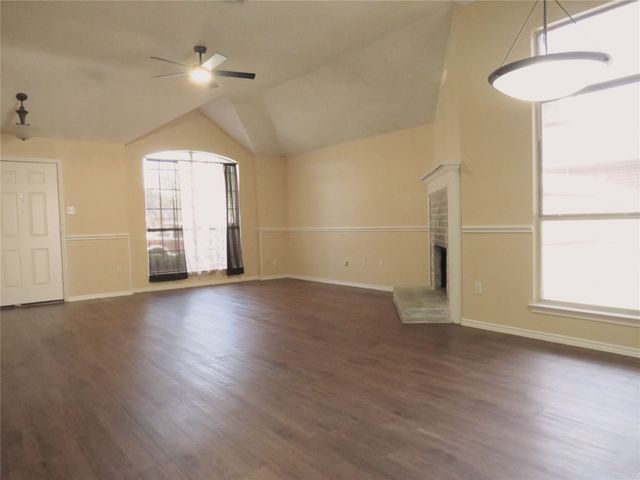 6034 Maple Leaf Drive, Arlington, TX 76017