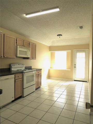 6034 Maple Leaf Drive, Arlington, TX 76017