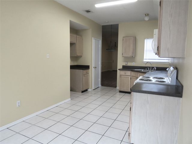 6034 Maple Leaf Drive, Arlington, TX 76017