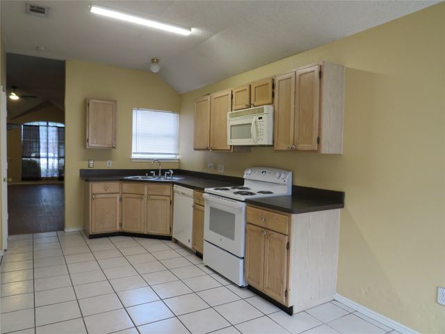 6034 Maple Leaf Drive, Arlington, TX 76017
