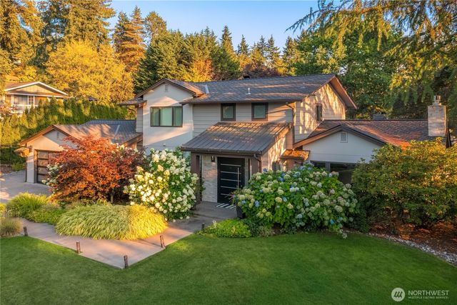 8425 NE 22nd Place, Clyde Hill, WA 98004