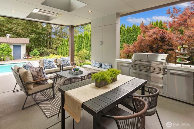 8425 NE 22nd Place, Clyde Hill, WA 98004