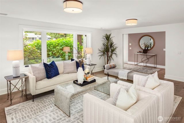 8425 NE 22nd Place, Clyde Hill, WA 98004