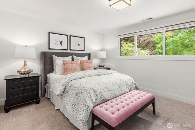 8425 NE 22nd Place, Clyde Hill, WA 98004