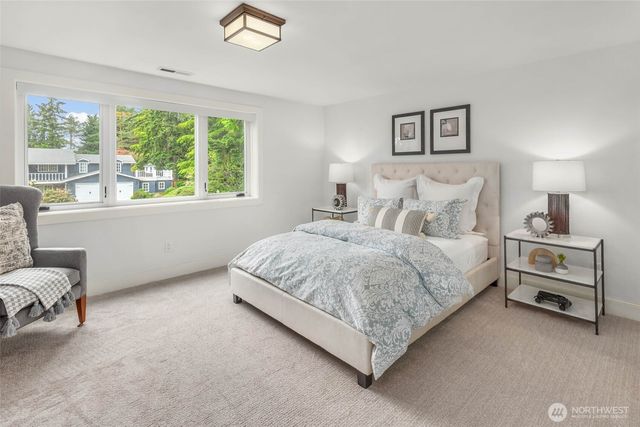 8425 NE 22nd Place, Clyde Hill, WA 98004