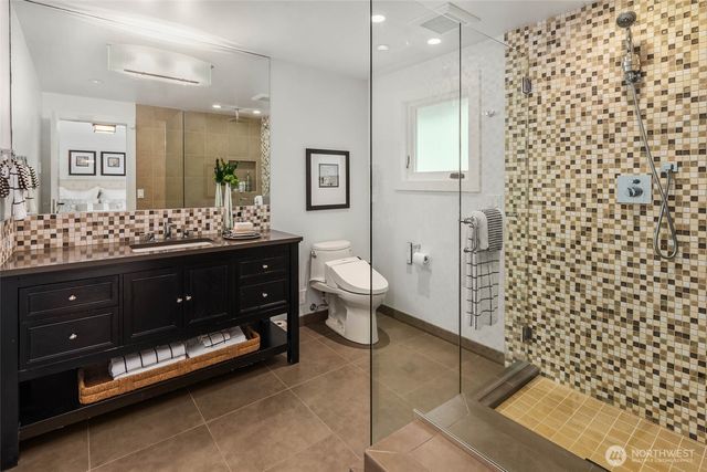 8425 NE 22nd Place, Clyde Hill, WA 98004