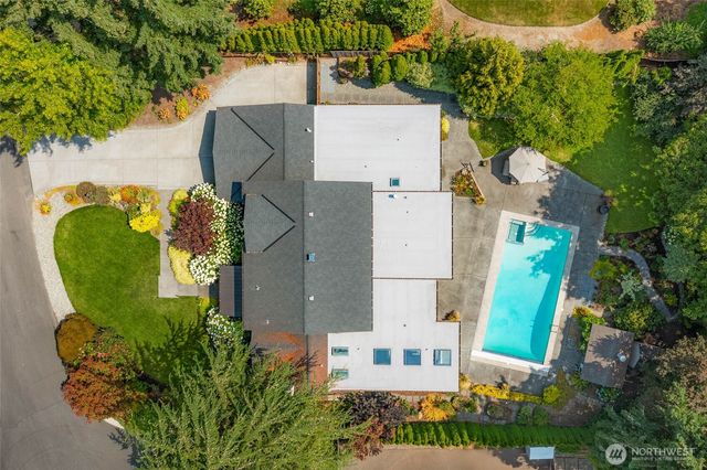 8425 NE 22nd Place, Clyde Hill, WA 98004