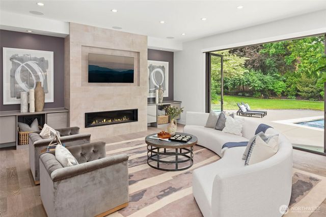8425 NE 22nd Place, Clyde Hill, WA 98004