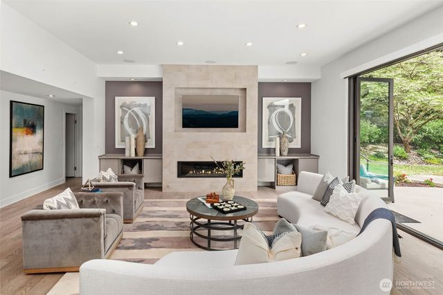 8425 NE 22nd Place, Clyde Hill, WA 98004